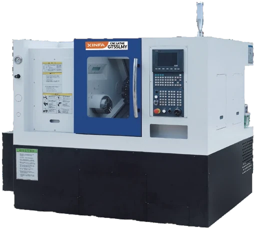 Braço robótico colaborativo alimentando um torno CNC
