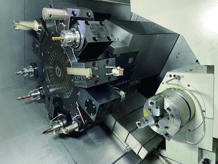 Sub-spindle recebendo a peça da placa principal