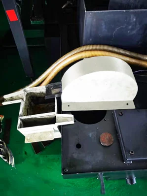 Coletor automático de peça instalado no torno