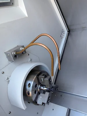 Spindle de torno CNC com placa de três castanhas montada